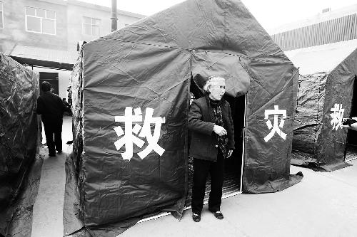 有40多户村民被安置在救灾帐篷里