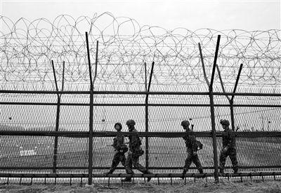 5日,韩国边境城市坡州,韩国士兵在此巡逻,这里距离军事分界线不远。