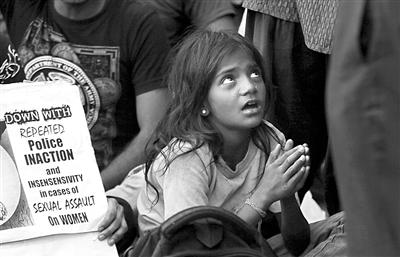 印度强奸女童案两疑犯被逮 女童被父母遗弃