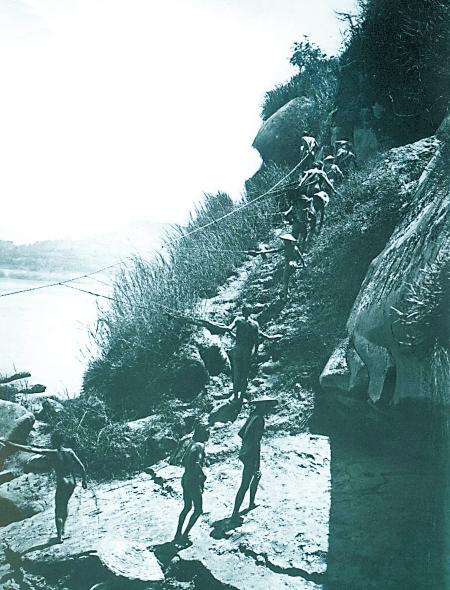 揭秘百年前“三峡纤夫” 大部分时间不用穿衣-中新网
