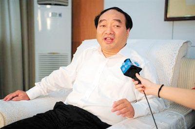 雷政富担任区委书记时接受采访,此时案件尚未曝光。