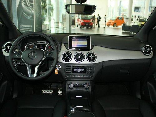 奔驰(进口) B200 1.6L AT 中控台整体