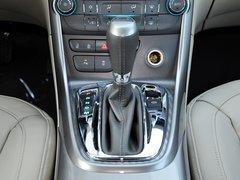雪佛兰 迈锐宝 2.0L AT 挂档把手特写