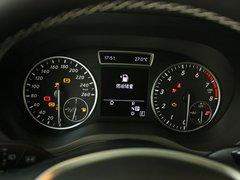 奔驰(进口) B200 1.6L AT 方向盘后方仪表盘