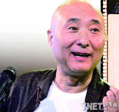 27年前《少爷的磨难》片场,陈佩斯光脚奔跑在河南乡村的土路上,满地的