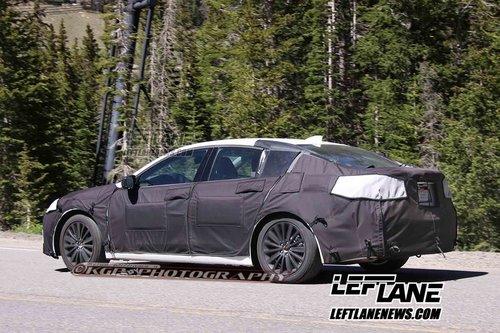 讴歌新TLX谍照首曝 雅阁平台/3.5升引擎