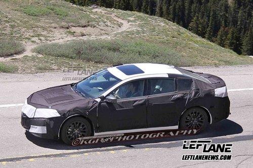 讴歌新TLX谍照首曝 雅阁平台/3.5升引擎