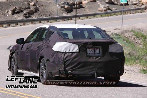 讴歌新TLX谍照首曝 雅阁平台/3.5升引擎