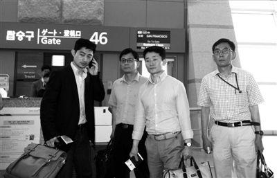 7日,韩国仁川,韩国4人事故调查小组搭乘韩亚航空的特别航班前往美国参与事故调查。图/CFP