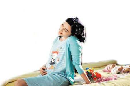 范冰冰孕照首曝光幸福满溢挺大肚为子寻父图