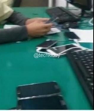 氙气闪光灯 GALAXY Note III谍照曝光