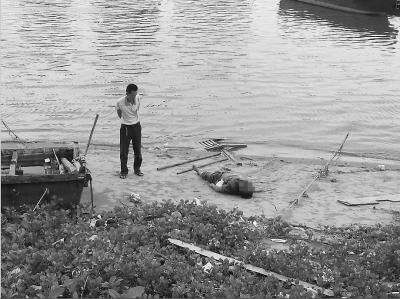 海口世纪大桥海域昨晨发现一具男尸或因吸毒致幻