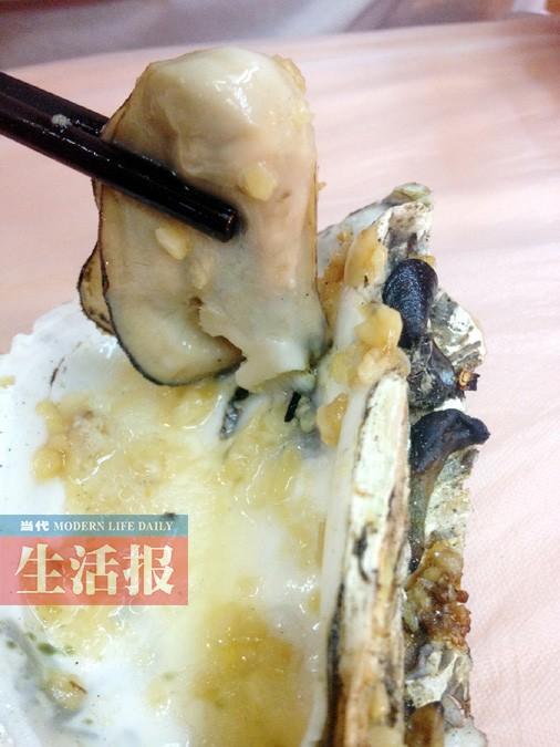 媒体曝烤生蚝多为旧壳装便宜肉的“组装蚝”(图)