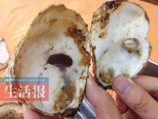 媒体曝烤生蚝多为旧壳装便宜肉的“组装蚝”(图)