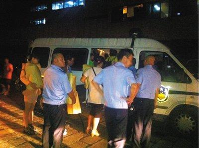 北京60辆警车深夜带走数百人 疑与网络诈骗有关