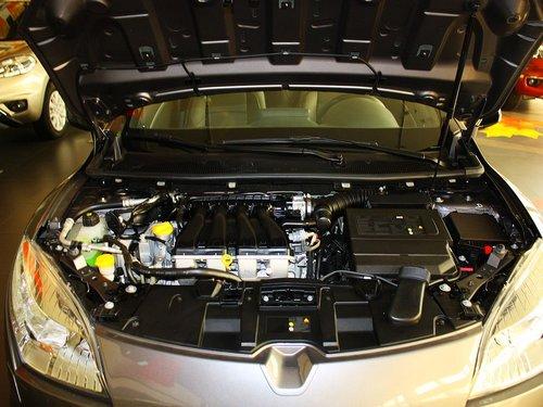 雷诺 梅甘娜cc 2.0 cvt 发动机局部特写