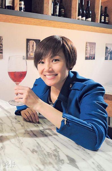 何韵诗自曝20岁初恋透露40岁前生小朋友