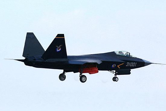专家歼31有望替代歼15成为第二代航母舰载机