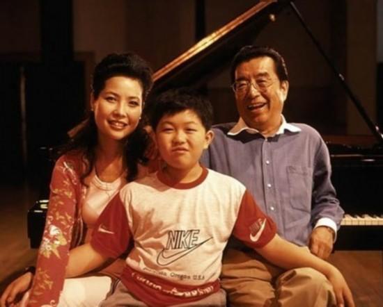 �θ��ع��������һ���� ���ܺ��������������պ���[��ͼ]����8��31���θ��ٶȽ���ý����ʣ�̸��������ĳ������4��ͬ���������Ʊ�5�����ӵĳ������ж������ع�������ĳ���������ݡ� �θ������˽���ĳ������δ����������������ӣ������ڼ�����ĳ�������Ⱦơ��θ뻹ǿ��������һ����ȾƱ�����û�ж��⣬Ҳû����ʲô���������κĳ���ܺ���һֱ���溢�ӣ��������������պ����ǣ����ᷢ���������¡�