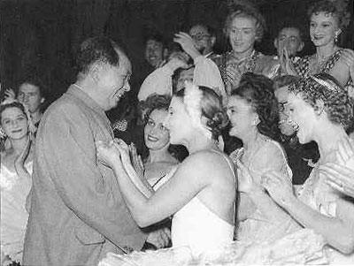 1957��10��29�գ�ë�󶫹ۿ��������������ݳ�����������
