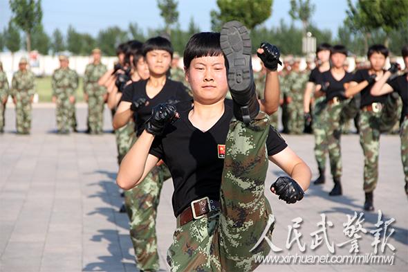 直击武警8630部队女子信息特战排巡演图