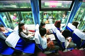 �˿ͳ�����ׯԶ��һ��С������ó����Ķ��ƹ�������೵���»��緢