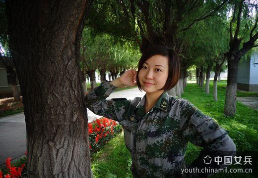 在军营留下美丽的倩影。