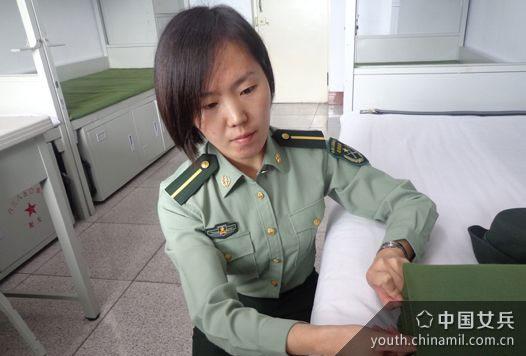 作为一名带兵人,她在新兵连一样严格要求自己。