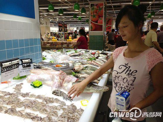西安一超市卖鳄鱼肉网友:吃起来像红烧肉(组图)(2)