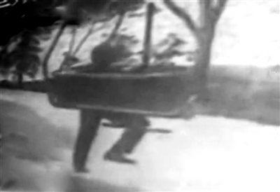 ����7�����ܼ����ʾ����������˫���뿪��̤���������ա�