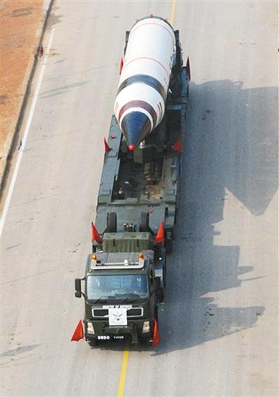 弹头:3枚当量17万吨核弹头射程:12500公里弹重:34.5吨弹长:18.