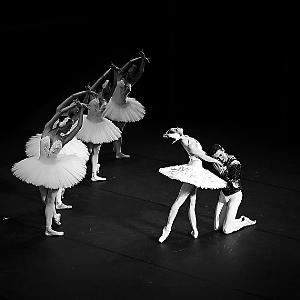 中芭巴黎起舞受热捧谢幕持续近20分钟图