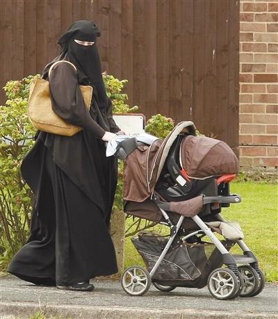 盘点各国女性恐怖分子荷兰美女入哥伦比亚作战
