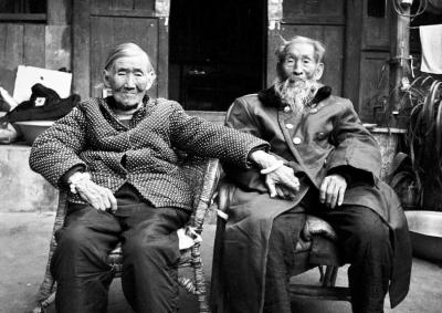 最老抗战老兵文革遭批斗劳教子女辍学挨饿