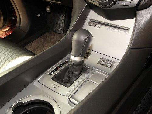 讴歌 3.7L AT 挂档把手特写