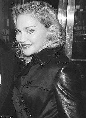 ����ǰ��ͻȻ��ϯ�ڡ�Ϊūʮ���ء��ķ�ӳ���ϣ�ý��Ϸ��������ż��Ƥ�صġ�