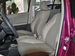 广汽丰田 1.6E 自动 驾驶席座椅头枕特写