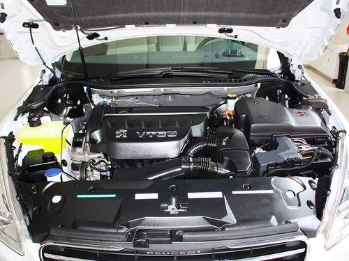 东风标致 2.3L 自动 发动机局部特写