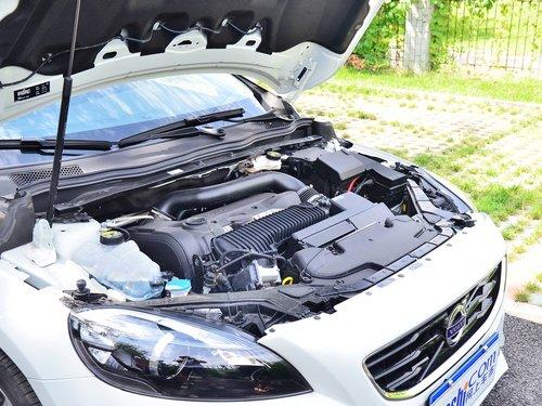 沃尔沃(进口) 2.0T 自动 发动机主体特写