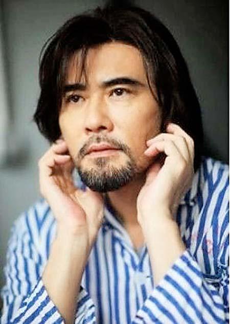 赵文瑄晒新戏中造型满脸胡茬变大叔图