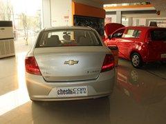 雪佛兰 两厢 1.2SE EMT 车辆正后方尾部视角