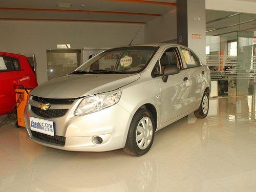 雪佛兰 两厢 1.2SE EMT 车辆左前45度视角