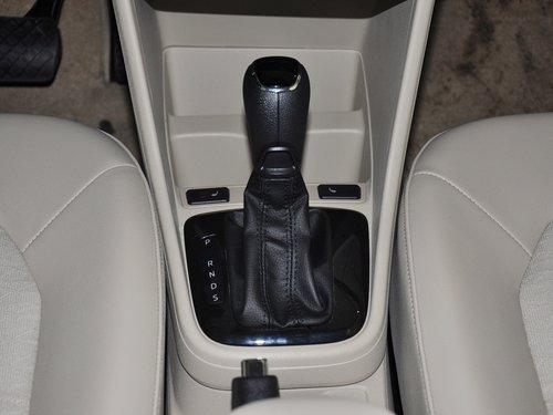 斯柯达 1.6L 手动 挂档把手特写