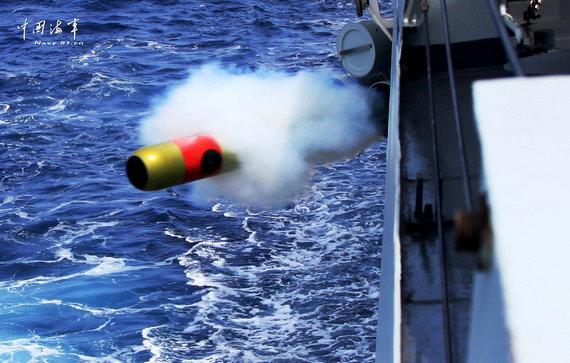 解放军新型高速智能鱼雷曝光拦腰炸沉千吨舰图