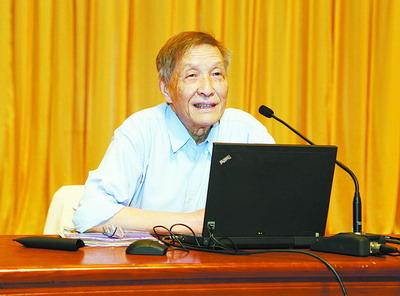 飞豹总设计师回厦大当教授请学生开炮4