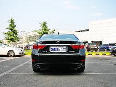 雷克萨斯 2.5 自动 车辆正后方尾部视角