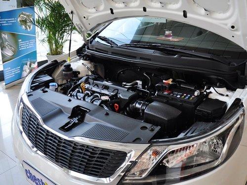 东风悦达起亚 三厢 1.4L 自动 发动机主体特写