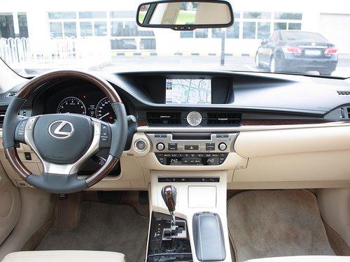 雷克萨斯 2.5 自动 中控台整体