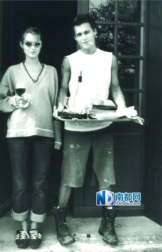 <p> 摄影师为他们留下的爱的见证,和谐完美。回望旧时光,让人多么期待他们的再聚,即便那只是在别人的MV里,即便再也回不去了。</p>