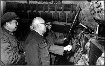 1979�꣬Ҷ��Ӣ�ڲ���ݲι�ս��ʱ�ڵı��ӡ�